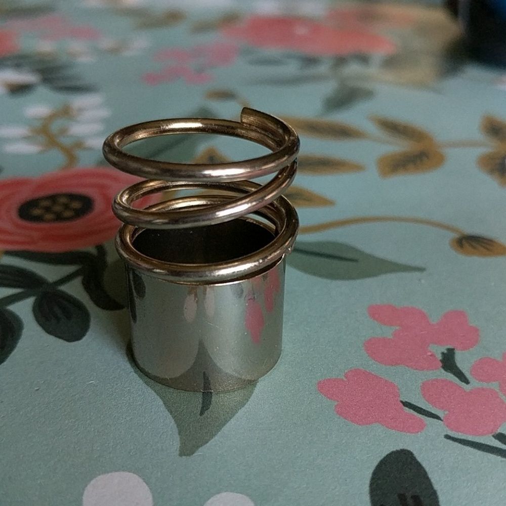 Gold spring ring